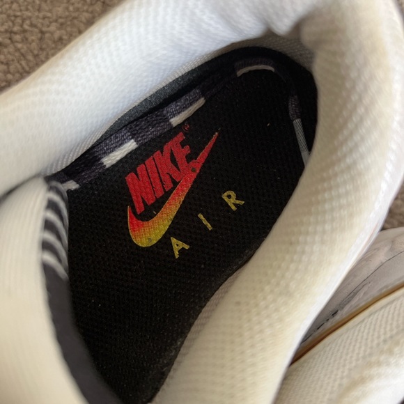 Nike Air Max - Picture 2 of 3